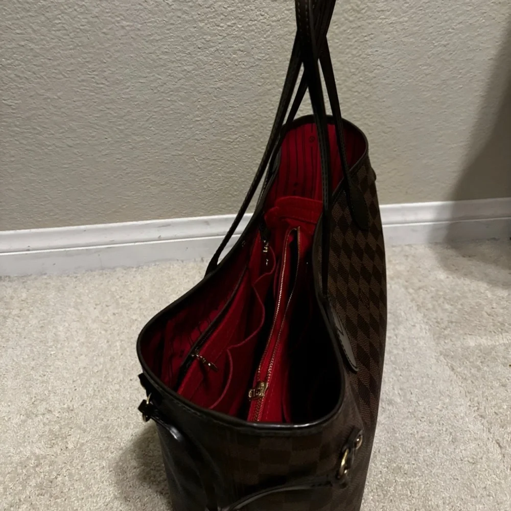 Louis Vuitton Neverfull Damier MM
Canvas Tote Bag - Picture 3 of 4